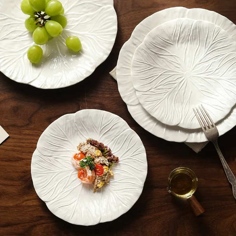 Керамическая обеденная тарелка с цветочным рельефом tableware view 2
