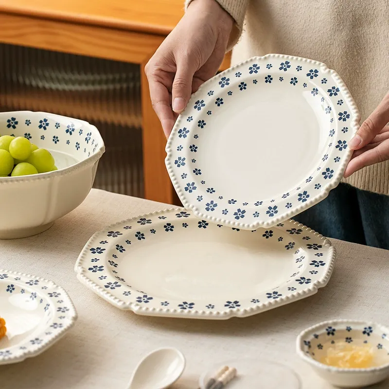 طقم عشاء من البورسلين بتصميم زهري أزرق tableware view 3