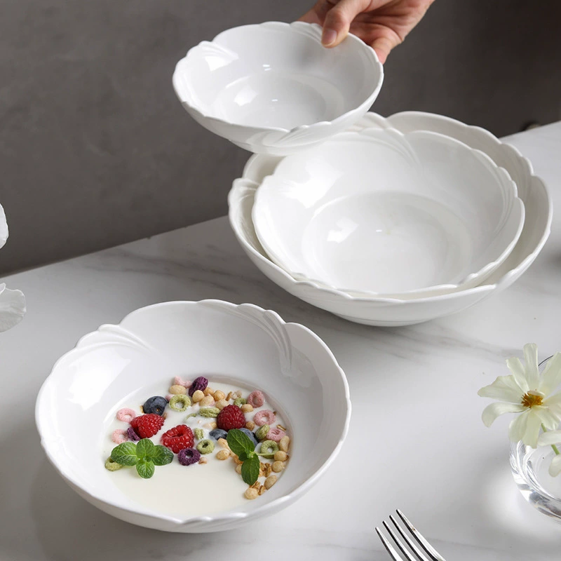 Petal-Shaped Porcelain Dessert Bowl tableware view 2
