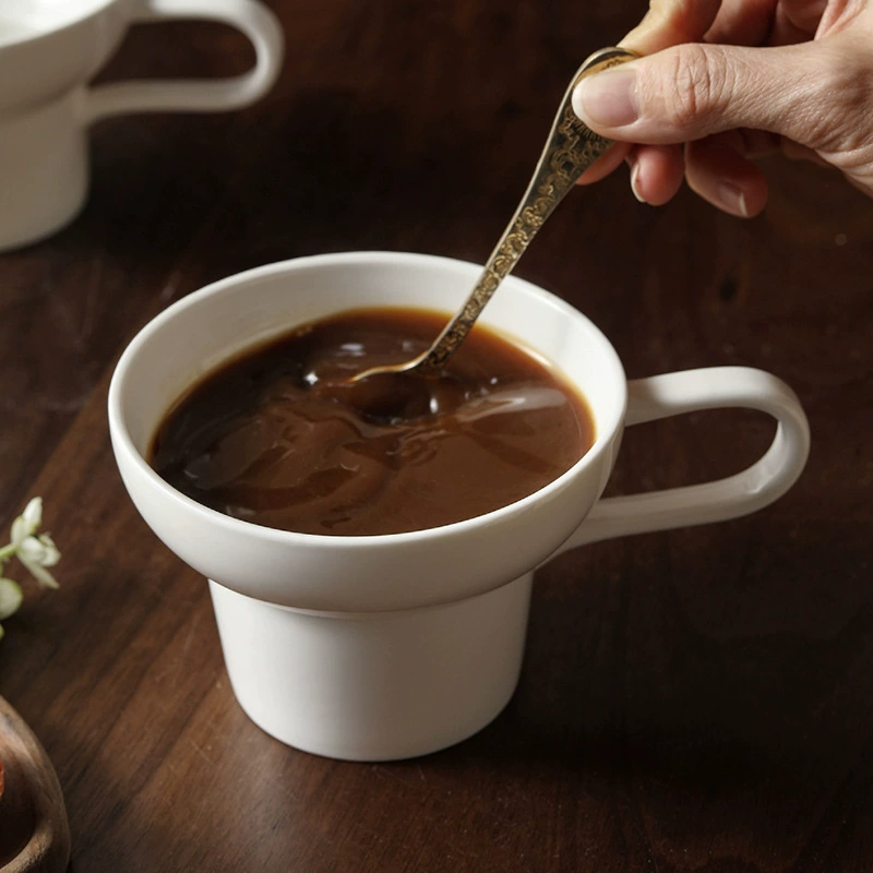 كوب قهوة من البورسلين بأسلوب عتيق tableware view 3