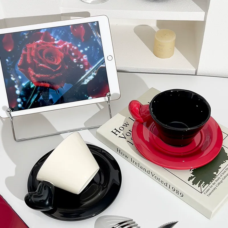 Керамический набор кофейной чашки с блюдцем в форме сердца tableware view 2