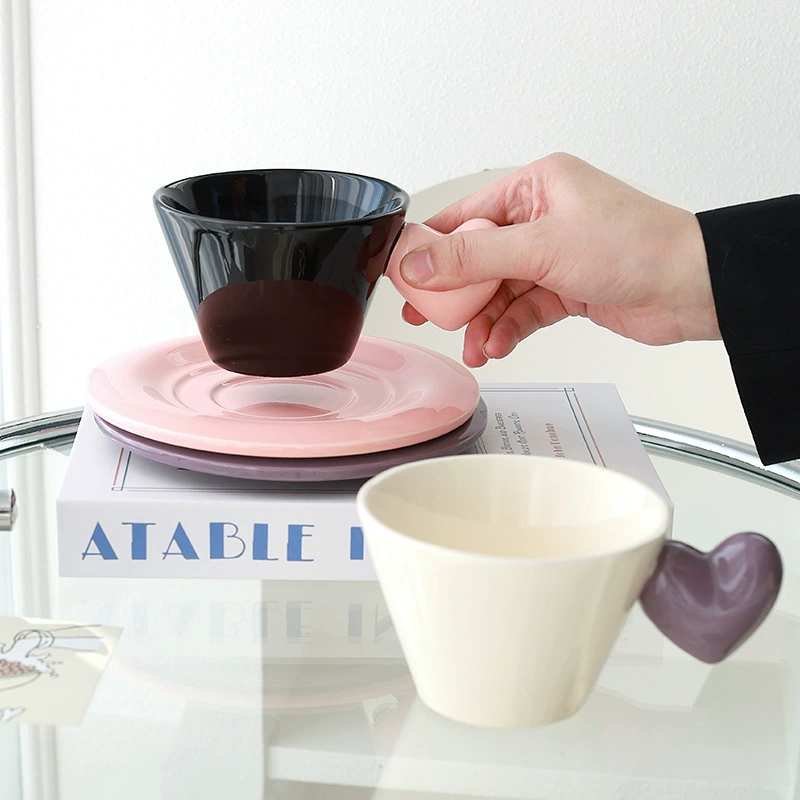 Керамический набор кофейной чашки с блюдцем в форме сердца tableware view 4