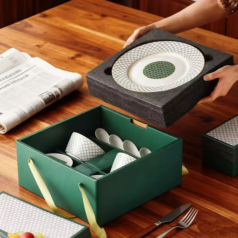 Conjunto de jantar de cerâmica verde