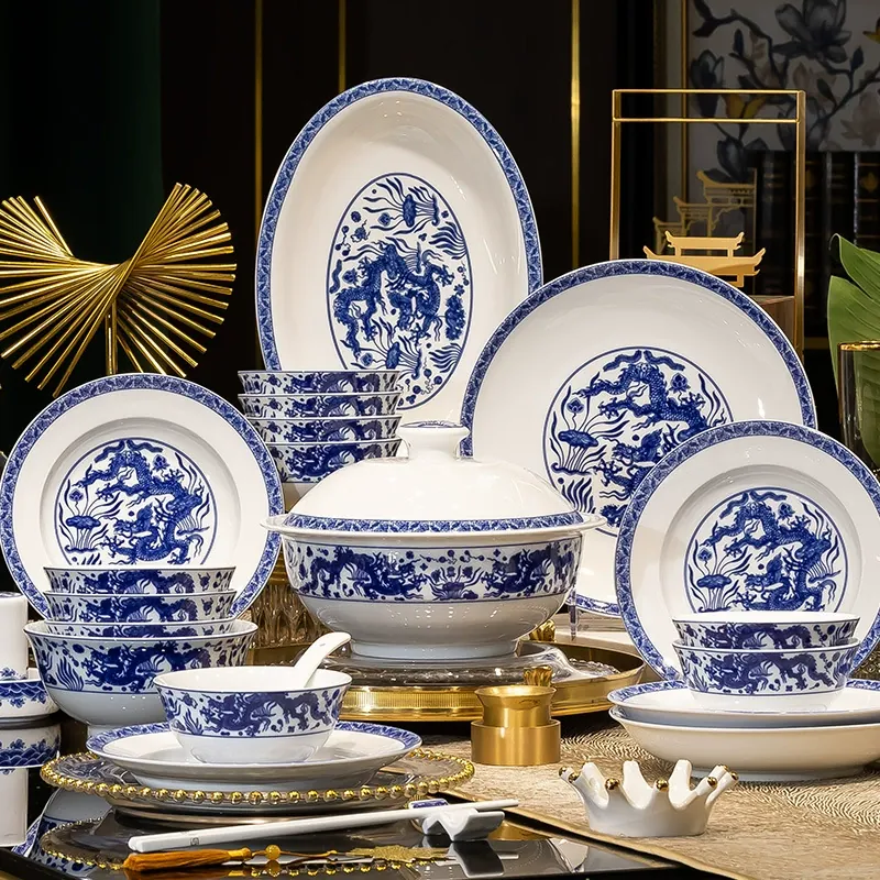 Service de vaisselle en porcelaine bleue et blanche