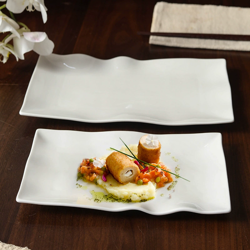 Assiette de dressage irrégulière en porcelaine tableware view 2