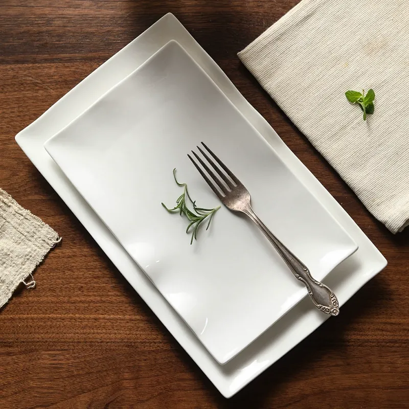 Assiette de dressage irrégulière en porcelaine tableware view 3
