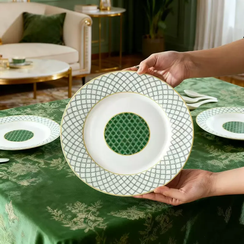 Conjunto de tigela e prato de cerâmica verde