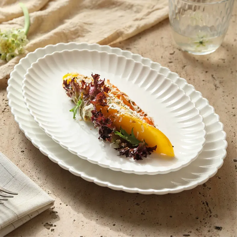 菊花柄磁器楕円魚皿 tableware view 2