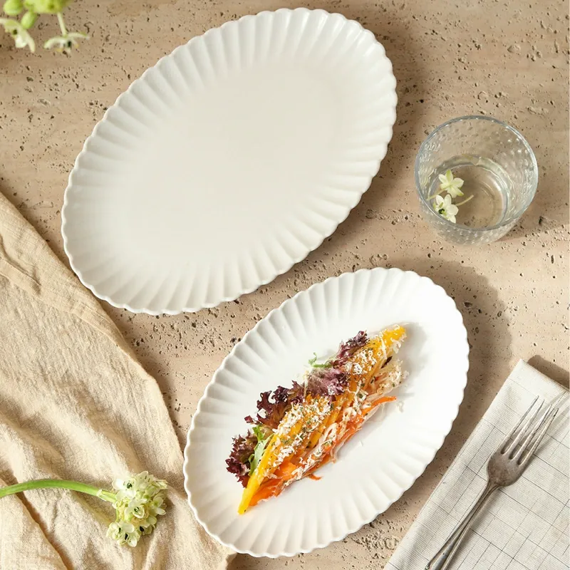 菊花柄磁器楕円魚皿 tableware view 4