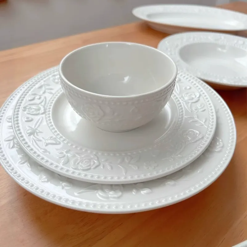Ensemble de vaisselle en porcelaine rose embossée tableware view 3