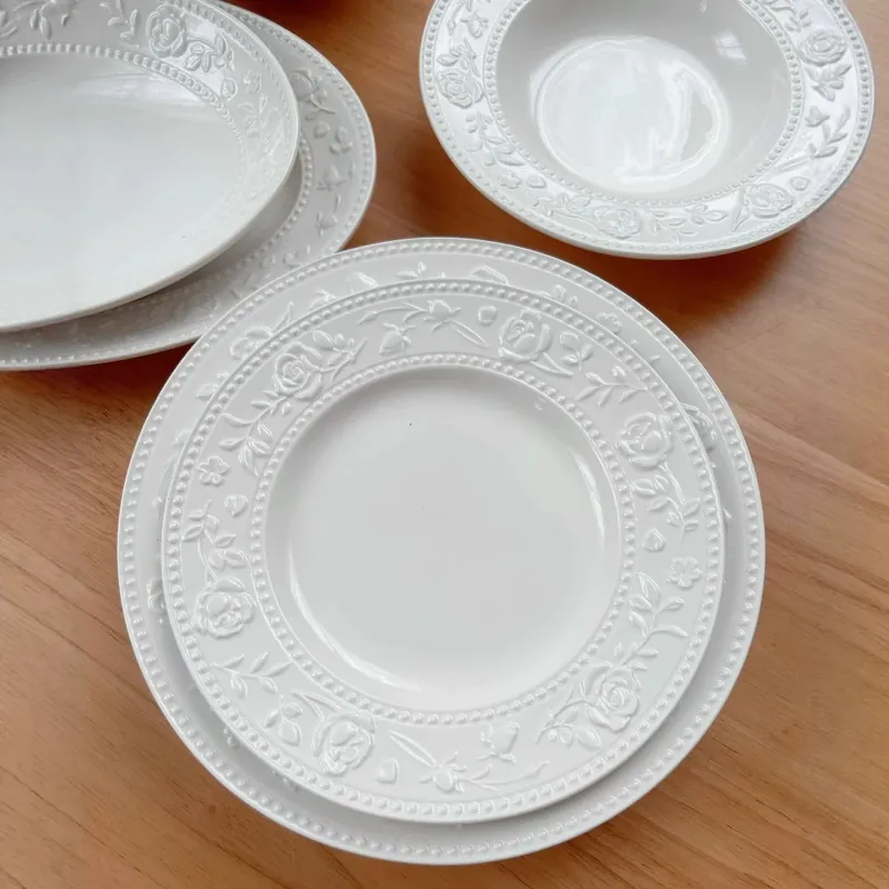 Ensemble de vaisselle en porcelaine rose embossée tableware view 4