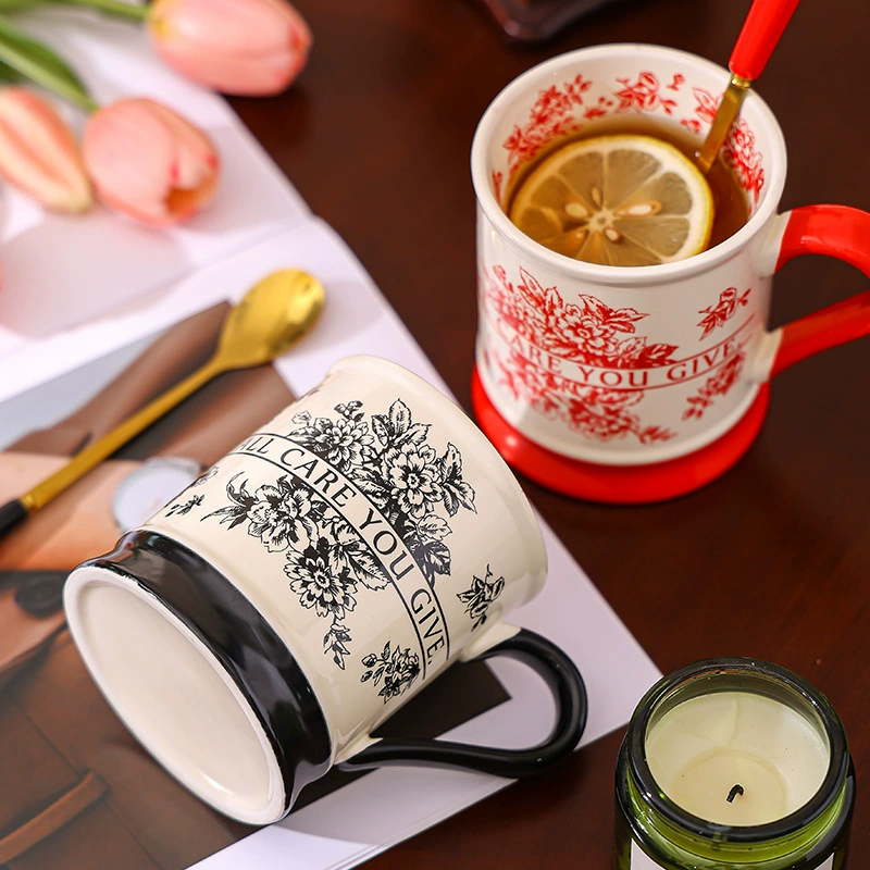 كوب خزفي عتيق مع ملعقة tableware view 2