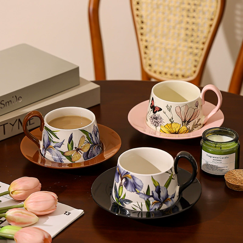 Taza y platillo de cerámica vintage francés