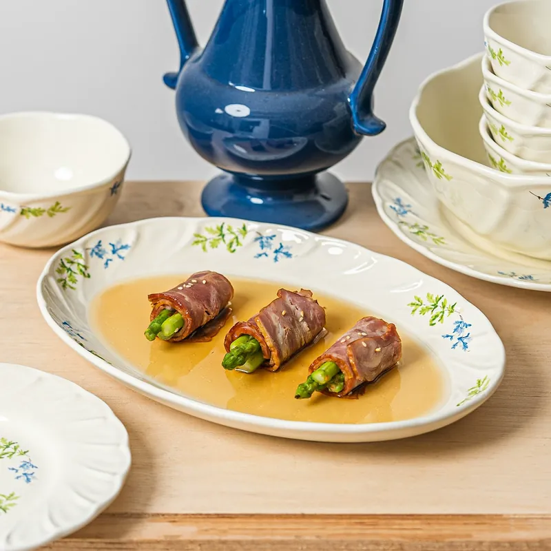 Porcelain Dinner Plate with Floral Design tableware view 3