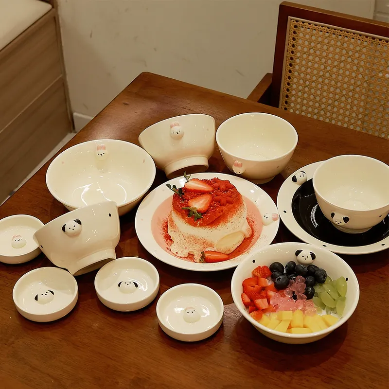 Conjunto de tigela e prato de porcelana com design em relevo tableware view 2