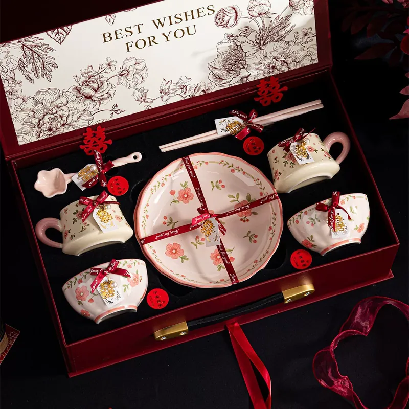 Service de vaisselle en céramique fleurie rose tableware view 2