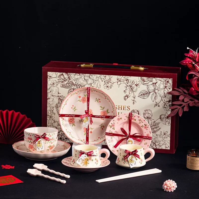 Service de vaisselle en céramique fleurie rose tableware view 3