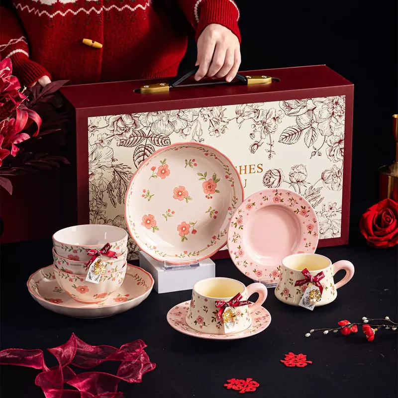 Service de vaisselle en céramique fleurie rose tableware view 4