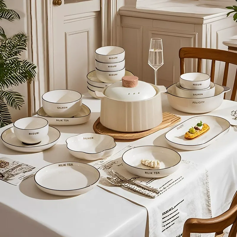 Service de vaisselle en porcelaine à motif châtaigne tableware view 4