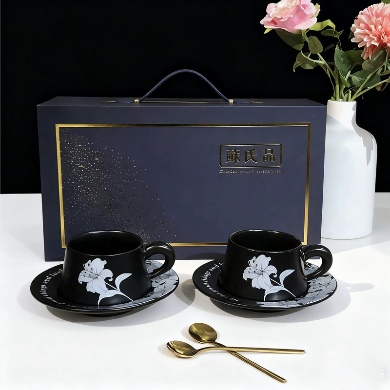 Tasse et soucoupe en céramique vintage tableware view 4