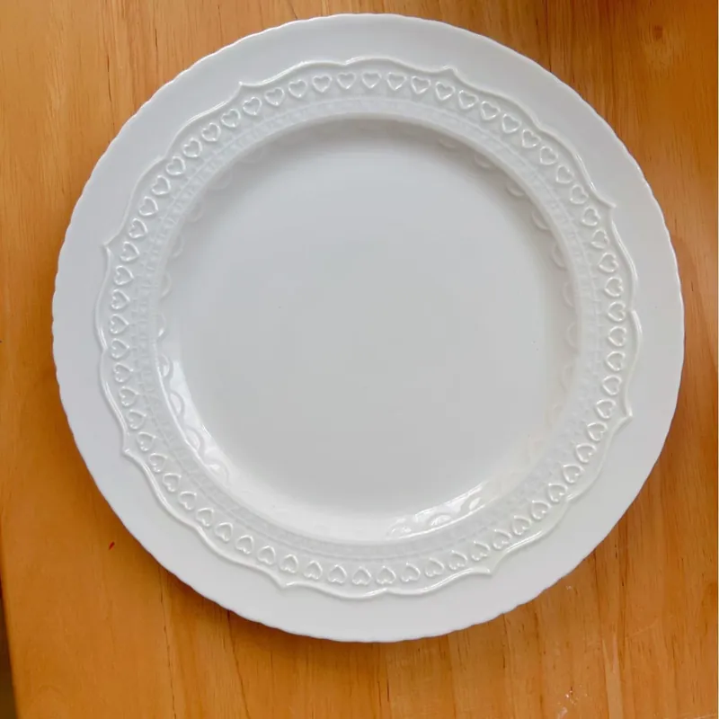 Service de table en porcelaine embossé avec cœurs tableware view 7