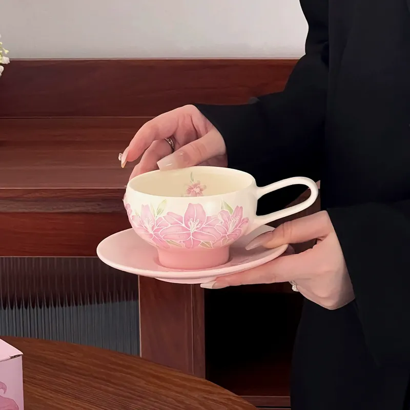 릴리 부조 도자기 커피 머그 tableware view 3