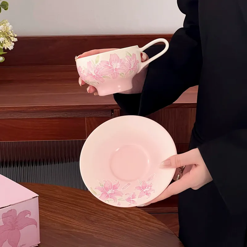 릴리 부조 도자기 커피 머그 tableware view 4