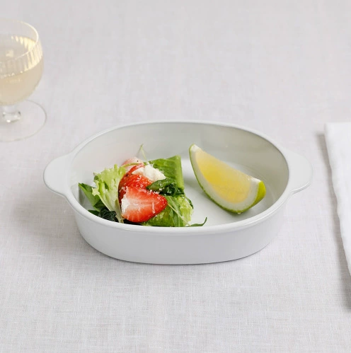 What sizes and capacities are available for stoneware serving dishes?