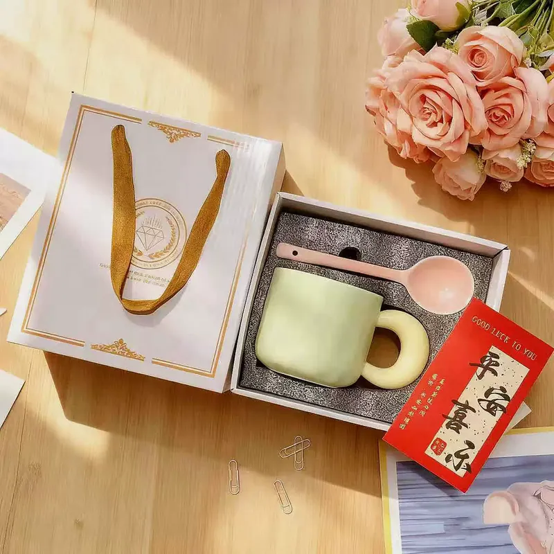 Mug en céramique avec couvercle tableware view 10