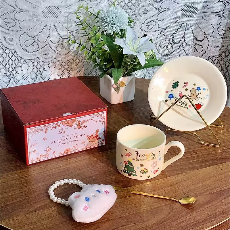 Christmas Coffee Cup and Saucer Set tableware view 10