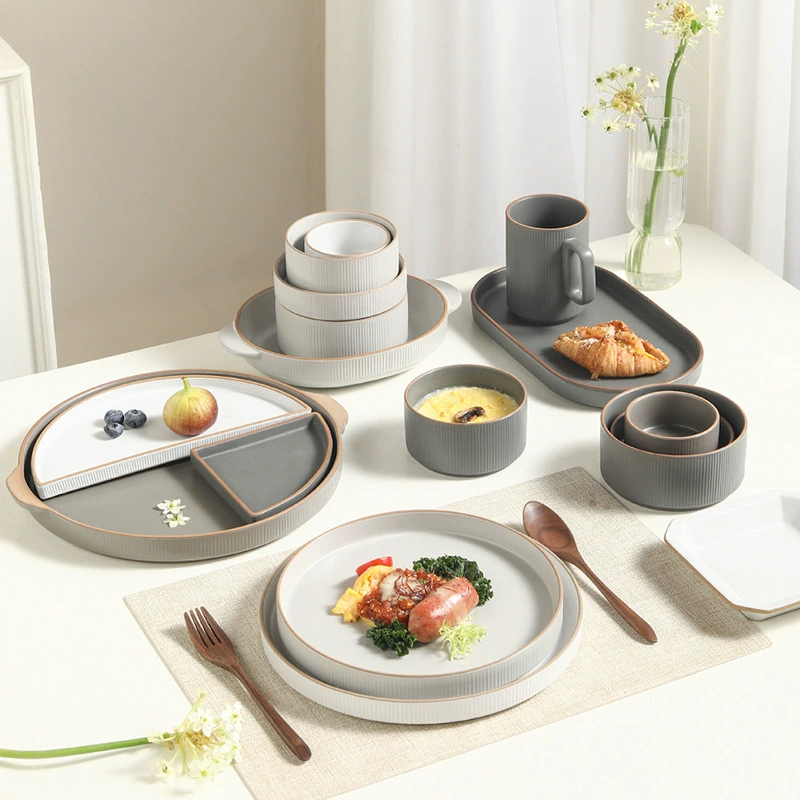 Белая тарелка с вертикальными полосами tableware view 2