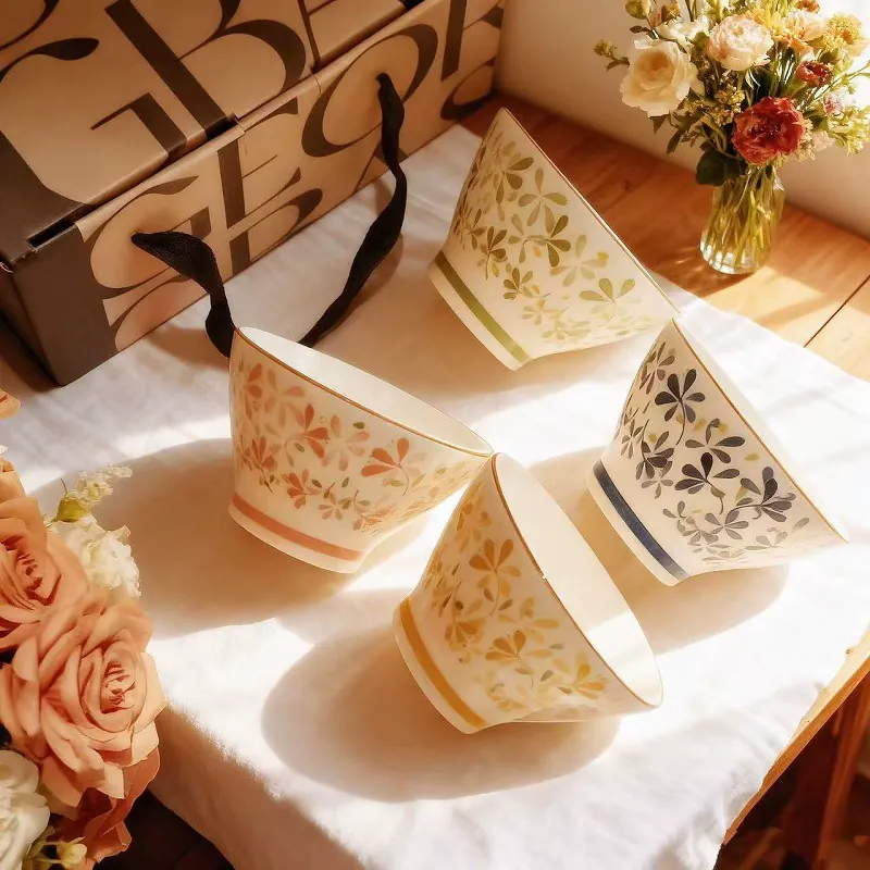 Ensemble de bols en céramique en quatre couleurs tableware view 2