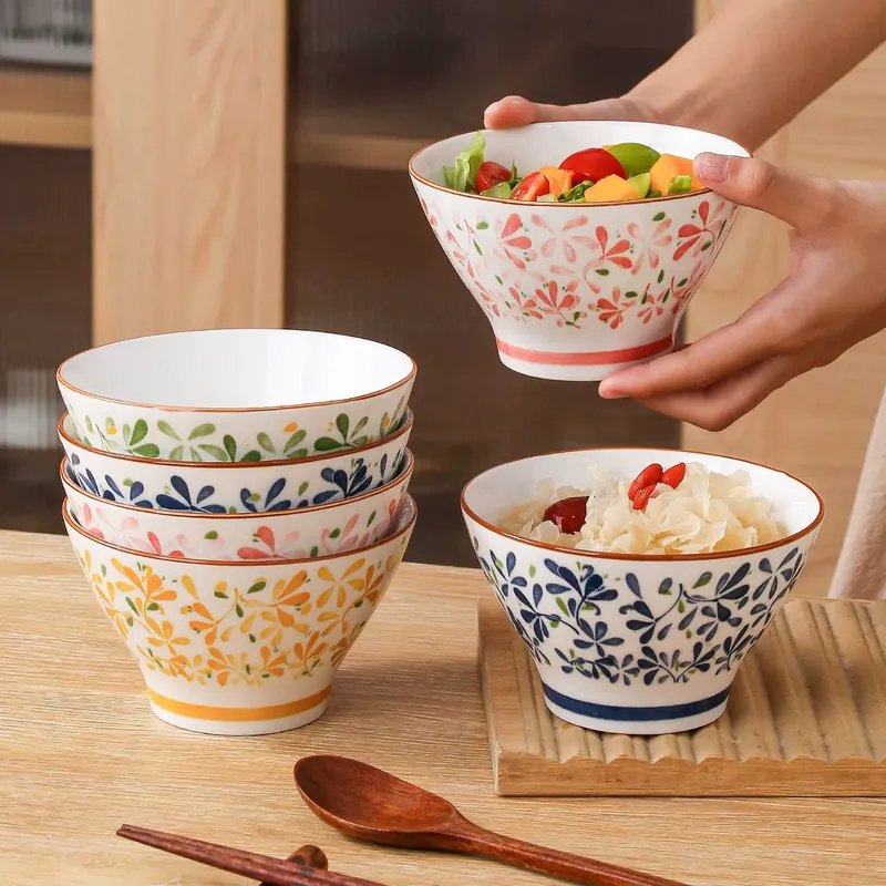 Ensemble de bols en céramique en quatre couleurs tableware view 3