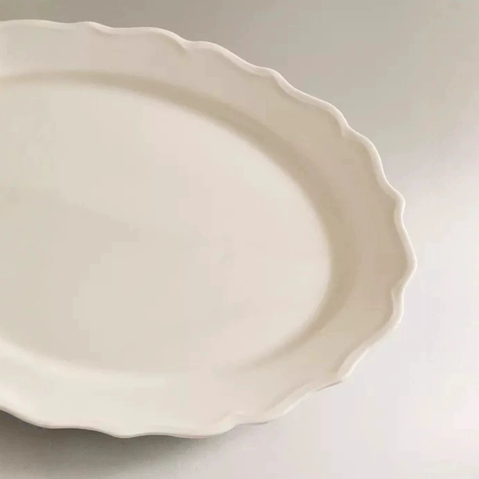 Prato de sobremesa oval de cerâmica branca com relevo tableware view 3