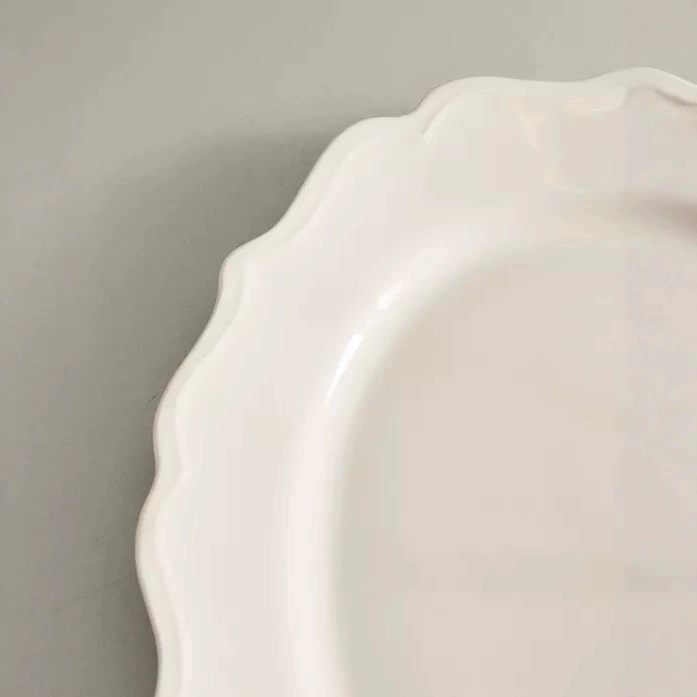 Prato de sobremesa oval de cerâmica branca com relevo tableware view 4