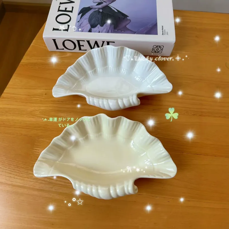 Shell-Shaped Ceramic Serving Dish tableware view 4