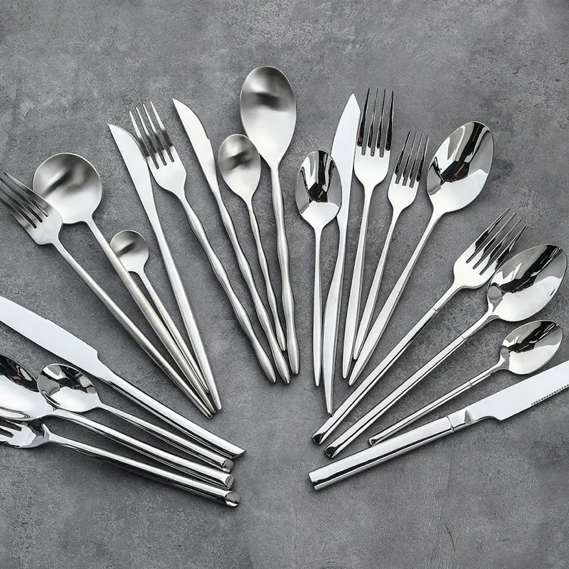 What are the popular ceramic utensil holder designs for 2025?